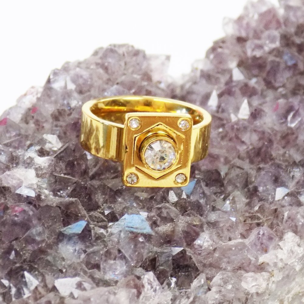 new in box! large gold band signet statement stacking ring